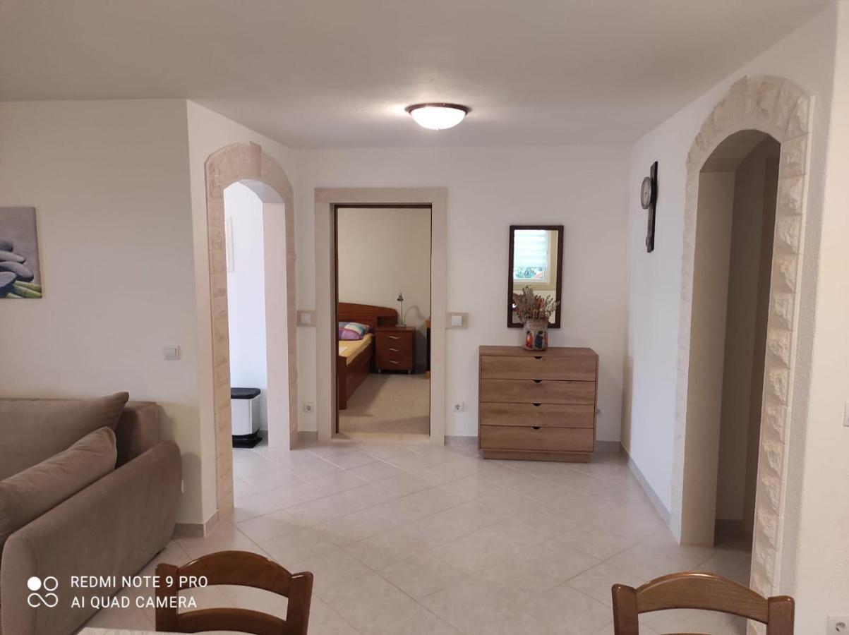 Apartments Marko Sutivan Insel Brac Exterior foto