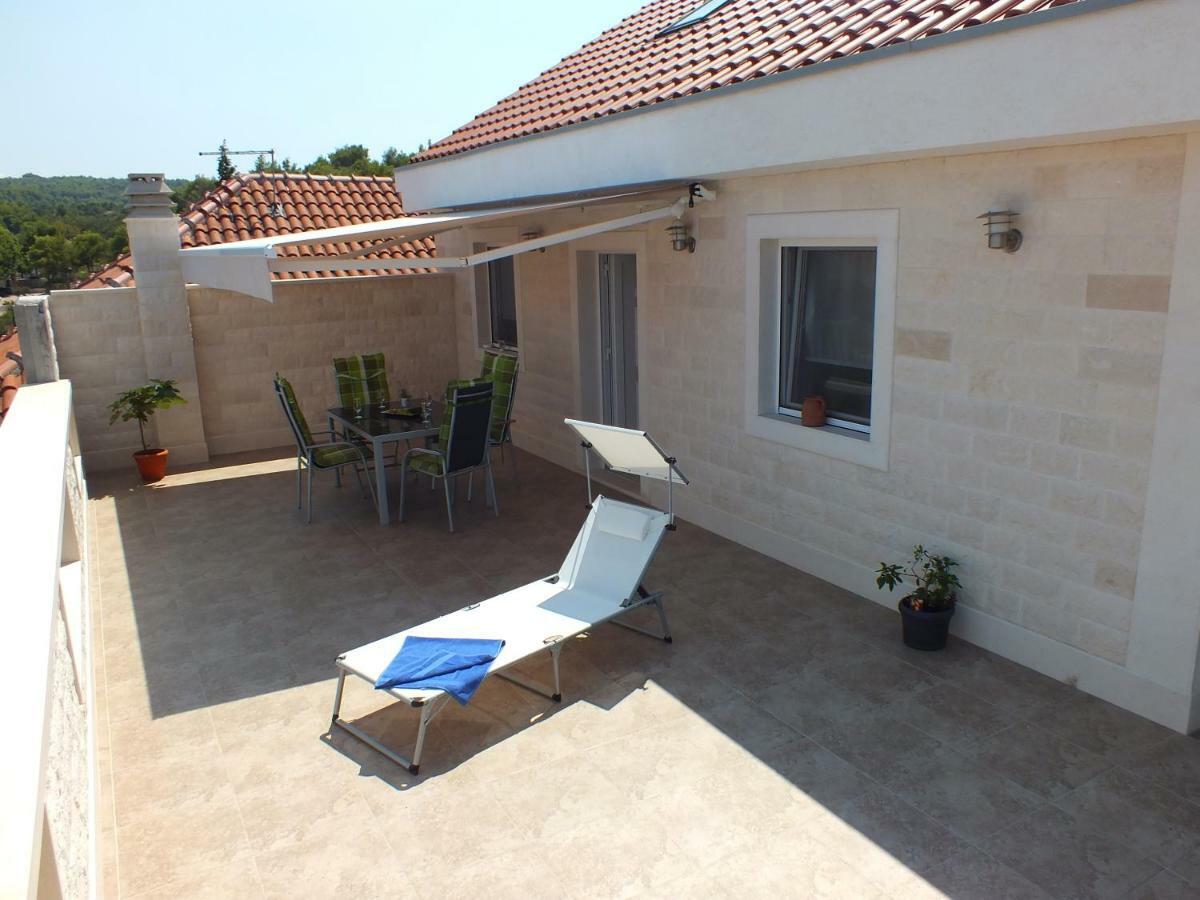 Apartments Marko Sutivan Insel Brac Exterior foto