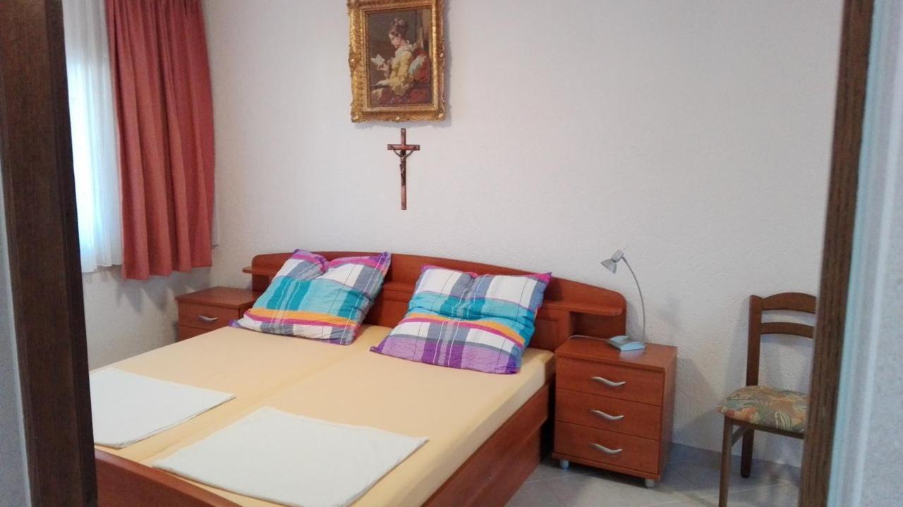 Apartments Marko Sutivan Insel Brac Exterior foto